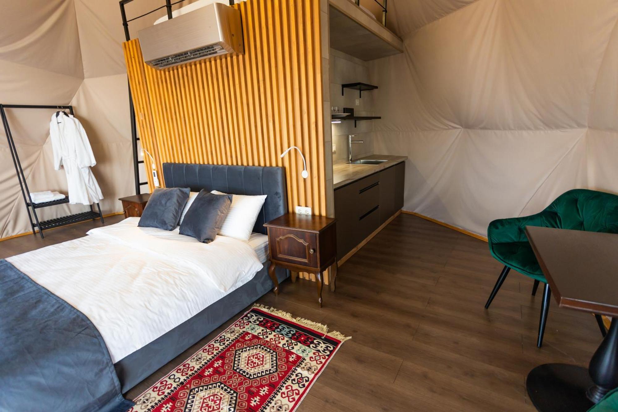 Luxury tent Moncastro Glamping Vylkove